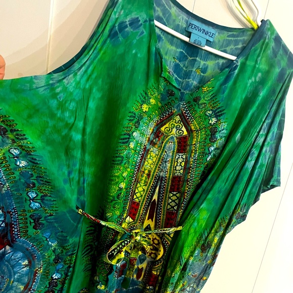 Tie dye casual top very beautiful done in green and blue looks fabulous - Picture 4 of 6